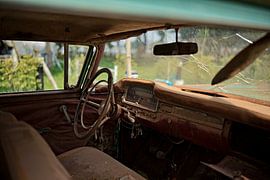 The faded elegance of old metal by Frank Photos