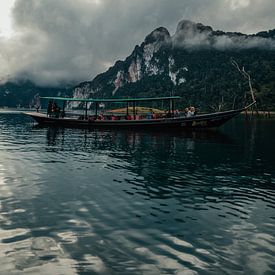 Verkennen van het Cheow Lan Lake van Nathanael Denzel Allen
