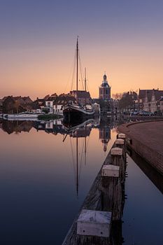 avondstilte in Meppel – Reflectie van Kerk en Zeilschip