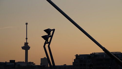 Euromast bei Sonnenuntergang