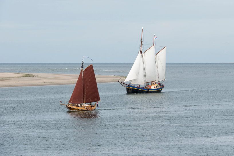 Zeilboten op de Waddenzee nabij Vlieland van Tonko Oosterink