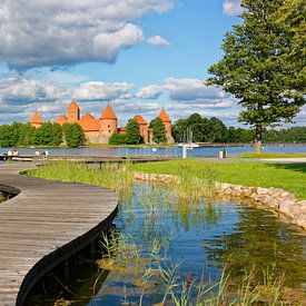 Le pittoresque château d'eau de Trakai en Lituanie sur Gisela Scheffbuch