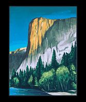 Grande paroi rocheuse sur la rive forestière du lac