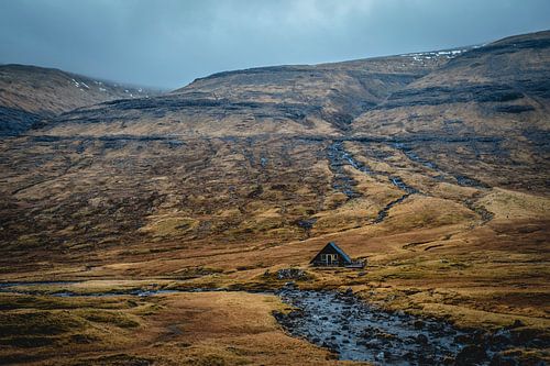 cabin on a stream @faroer islands