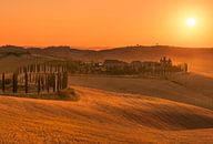 Gouden zonsondergang Toscane ... van Marc de IJk thumbnail