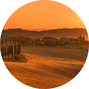 Gouden zonsondergang Toscane ... van Marc de IJk