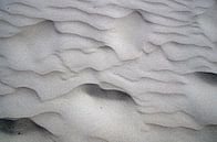 Zandpatronen strand IJmuiden Nederland van Watze D. de Haan thumbnail