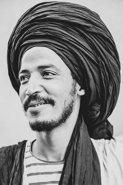 Berber man from Marrakech Morocco in black and white by Ingrid Koedood Fotografie