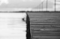 Gerüstbau in schwarz-weiß