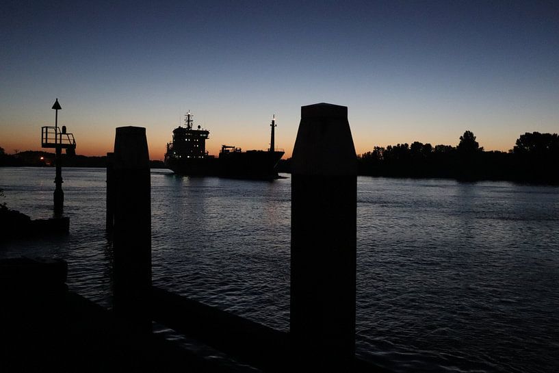 Shipping puttershoek in the evening by Fotografiemetangie