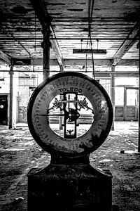 Waage in stillgelegter Textilfabrik Gronau, Deutschland