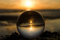 zonsondergang door een lens ball von Annelies Cranendonk Miniaturansicht