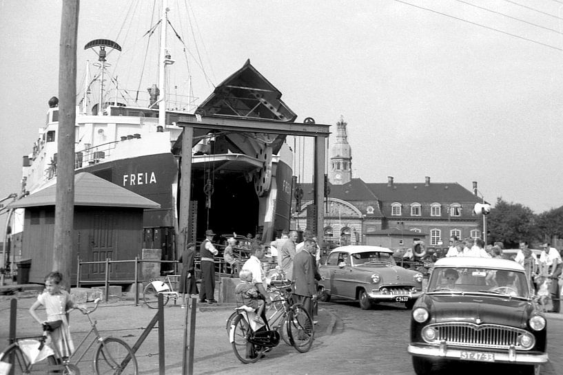 1952 - Ferry Holiday von Timeview Vintage Images