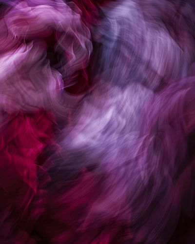 Dynamischer Abstrakt in Lila