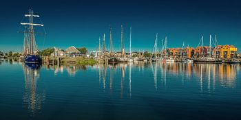 Der Hafen von Stavoren an einem windstillen Frühlingsnachmittag