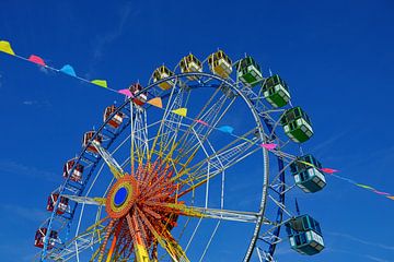 Ferris wheel at the Dippemess by Thomas Riess