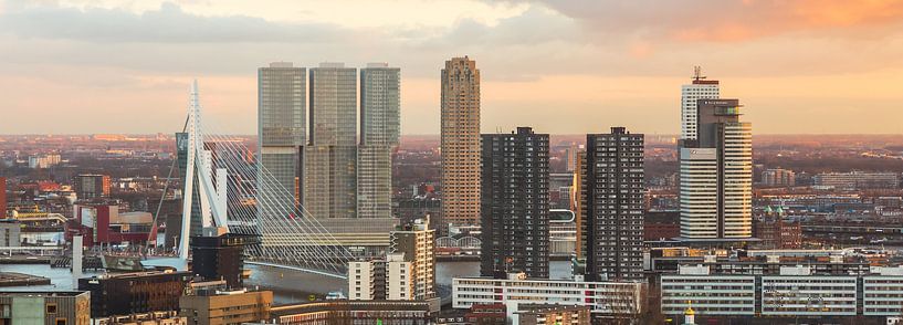 Skyline Rotterdam tijdens zonsondergang van Prachtig Rotterdam