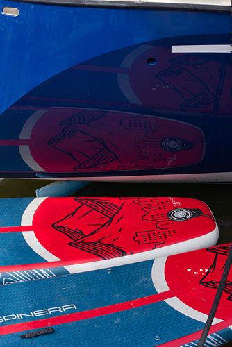 Supboards avec la coque du navire