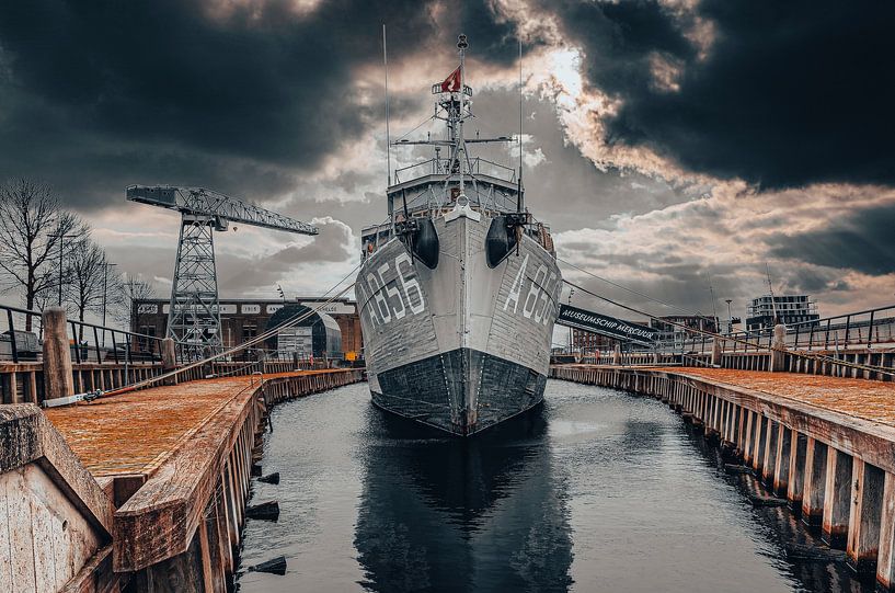 Ozeanisches Minenräumboot Mercuur in Perry's Dockyard von Ria Overbeeke