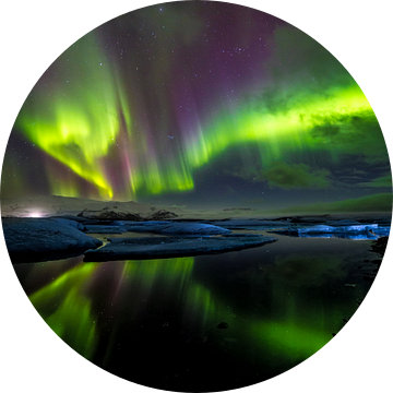 IJsbergen en noorderlicht: Jökulsárlón (IJsland) (vierkant) van Prachtt