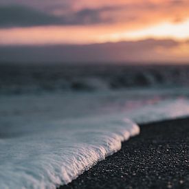 Icelandic sunset by Colin van Wijk