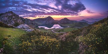 Spanje Lagos de Covadonga Panorama van Jean Claude Castor