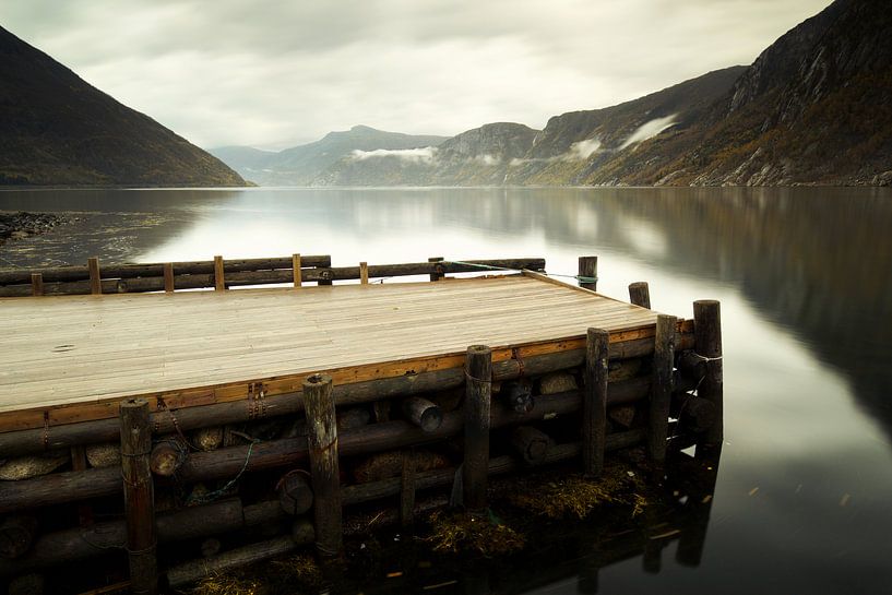 Réflexion sur les fjords, Eidfjord, Norvège par Gerhard Niezen Photography