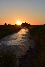 Coucher de soleil au Thesingermaar 1 sur Erik Buitenhuis