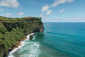 Turquoise Blauwe Oceaan bij de Uluwatu Tempel van Troy Wegman