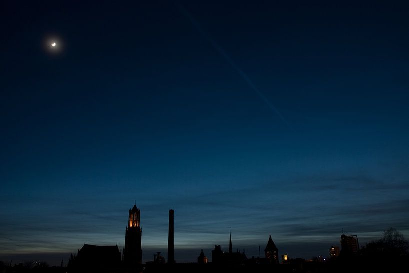 Utrecht bij nacht, met maanlicht en Domtoren van Remke Spijkers