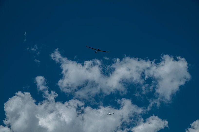 Zweefvliegtuigen in de lucht van Martijn van den Hil