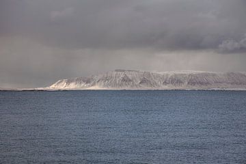 Zicht vanuit Reykjavik op de baai van André Blom Fotografie Utrecht