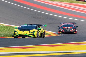2 Lamborghini's in de eau Rouge bocht op spa francorchamps