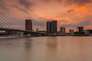 Red sunset in Rotterdam van Ilya Korzelius