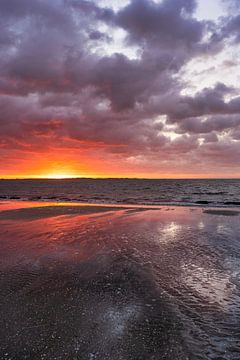 Sonnenuntergang an der Küste 2 von Björn van den Berg