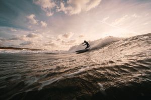Surfer bij Domburg van Andy Troy