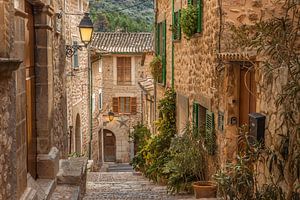 Altstadtgasse im Dorf Fornalutx, Mallorca