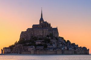 Sonnenuntergang am Mont Saint-Michel in der Normandie