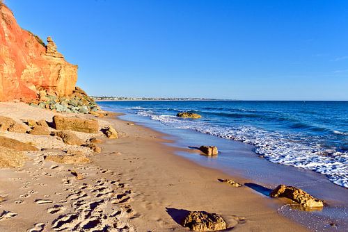 Gouden uur op het strand van Novo Sancti Petri in Andalusië