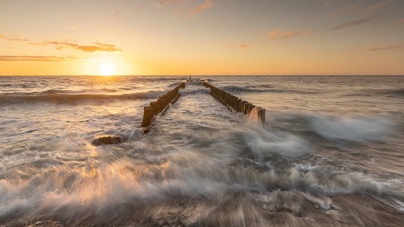 Westkapelle sunset by Linda Raaphorst