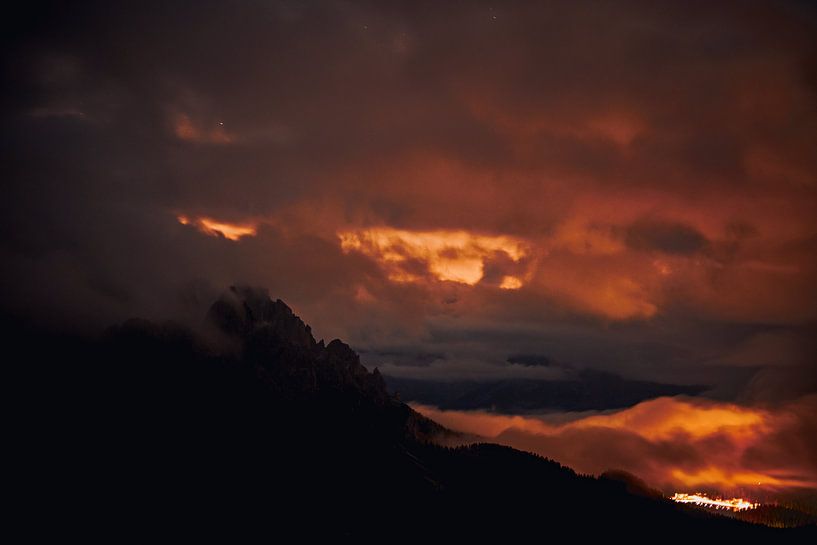Fire in the sky by T. Lenaerts