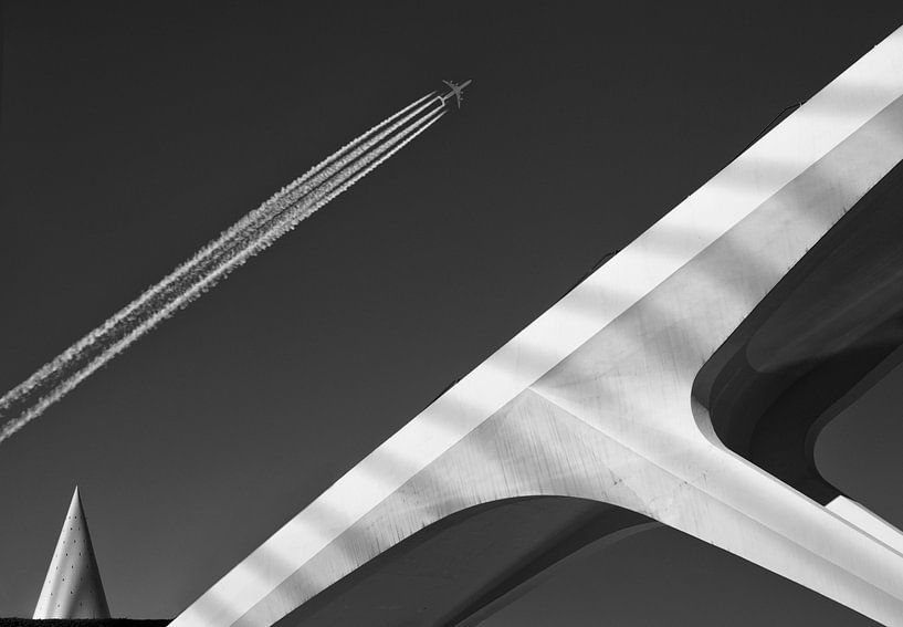Brücke und Flugzeug mit Kondensation von Marcel van Balken
