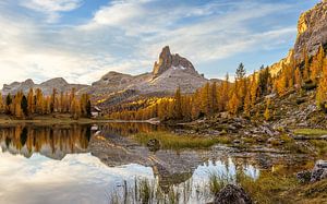 Ein Morgen am Federa See in den Dolomiten Italien