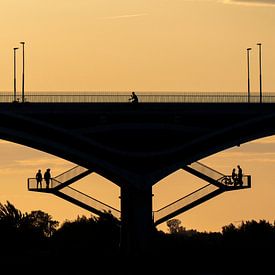 Silhouetten op de Oversteek in Nijmegen van Rutger van Loo