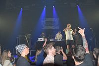 De likt tijdens album presentatie van de Kraaien