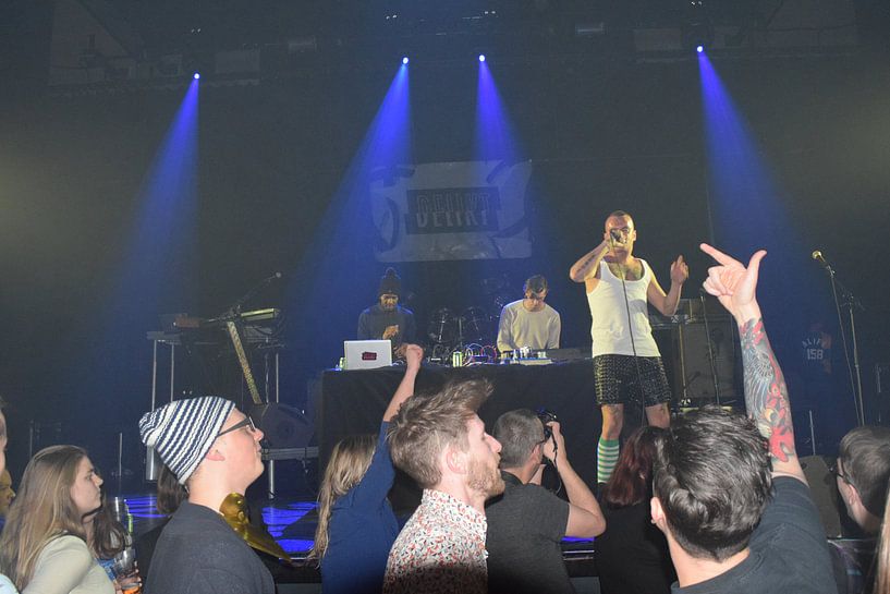 De likt tijdens album presentatie van de Kraaien by Jan Outshoorn