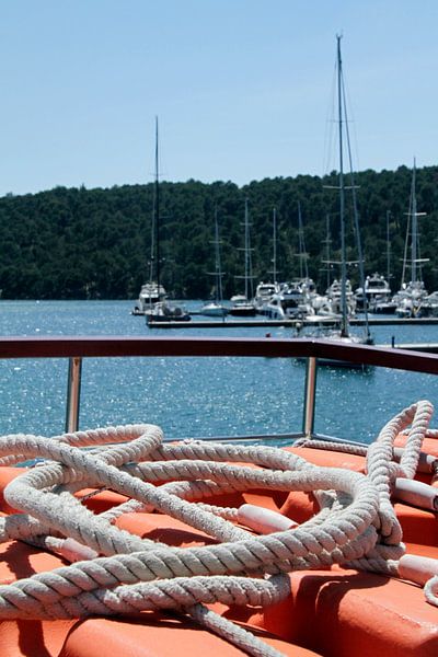 Auf einem Boot in einem Hafen in Kroatien von Lensw0rld
