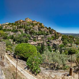Dorf auf dem Gipfel eines Hügels, Gordes, Provence Vaucluse, Frankreich, von Rene van der Meer