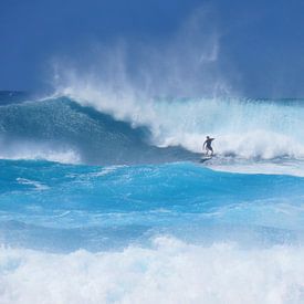 Surfers in Hawaii by Thomas Zacharias