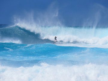 Surfers in Hawaii by Thomas Zacharias